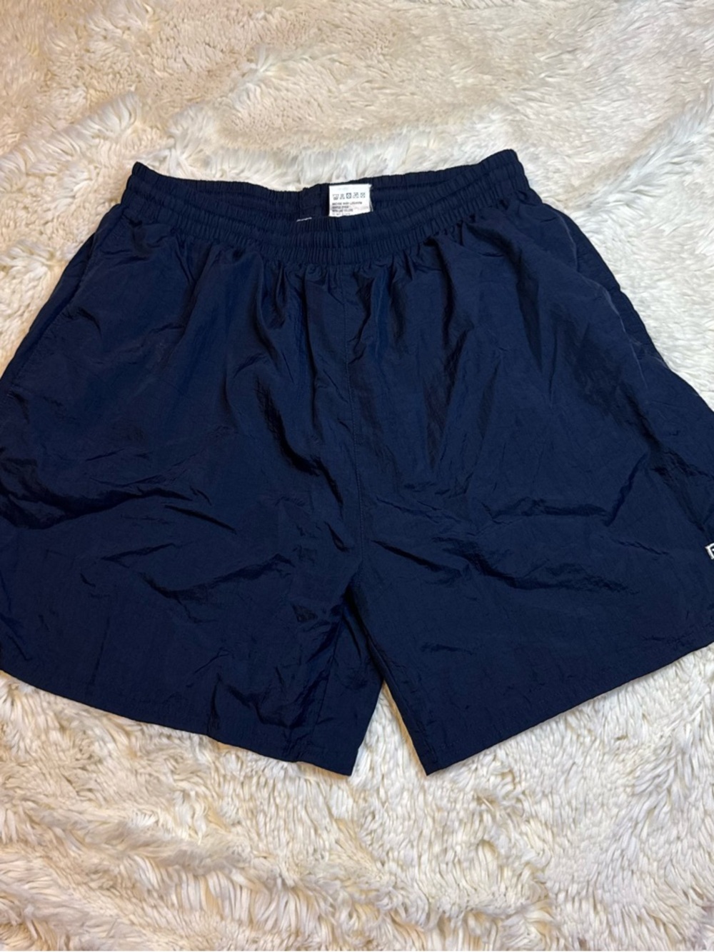 Reebok Men's medium vintage Navy Athletic shorts with mesh lining 5-1/2” inseam